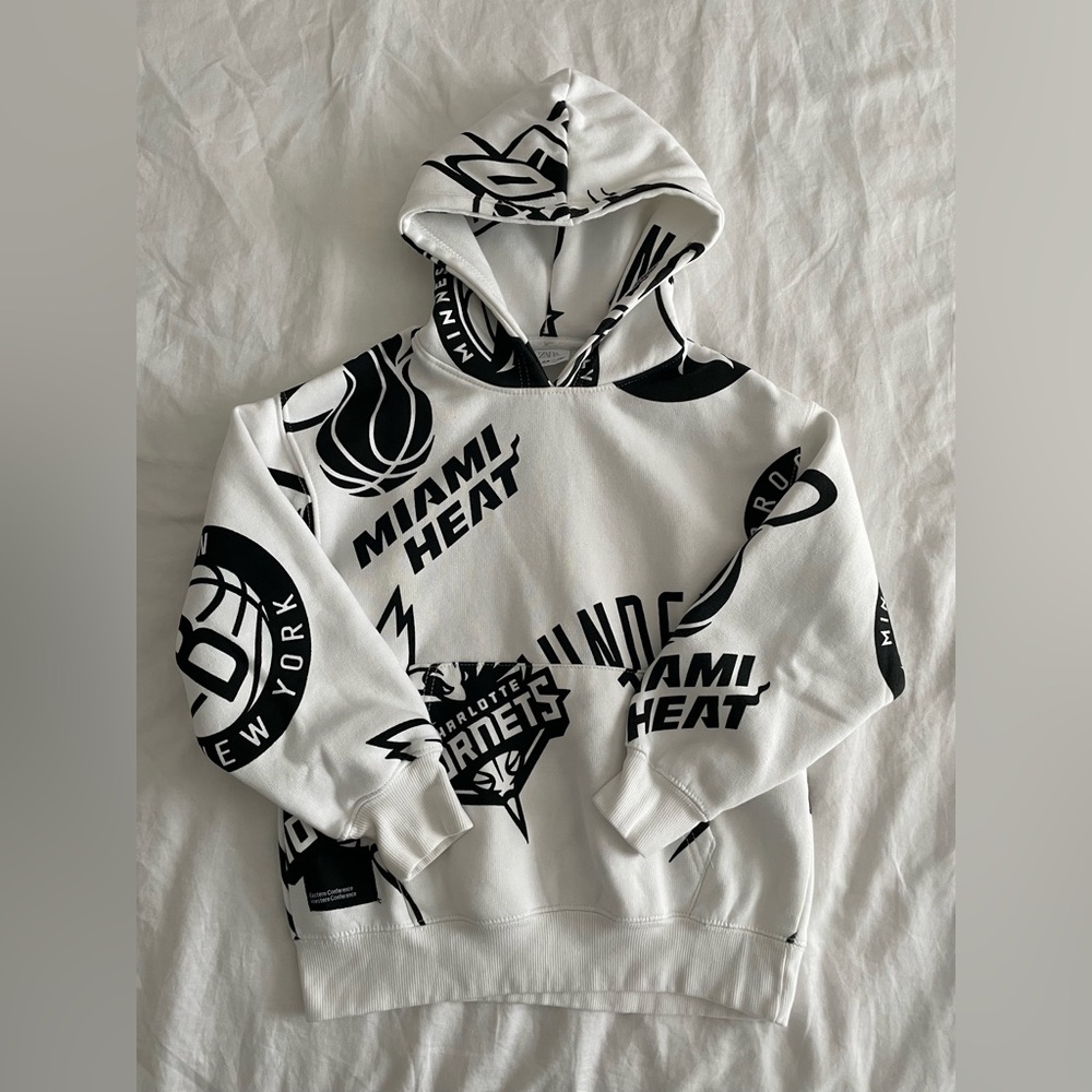 Zara Boys NBA All Over Print Hoodie White Black Size 8/9 - Picture 4 of 5